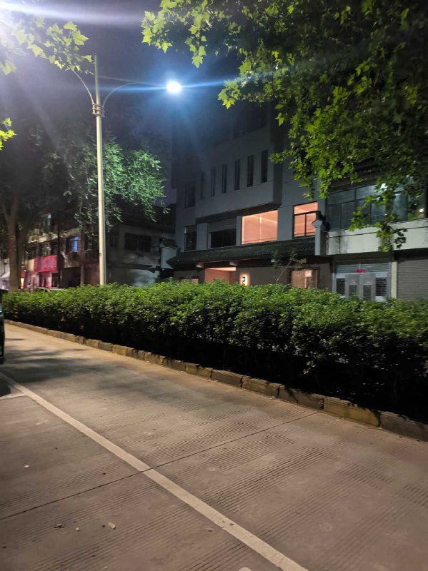 蚌埠安财西校区旁边财院路 晚上